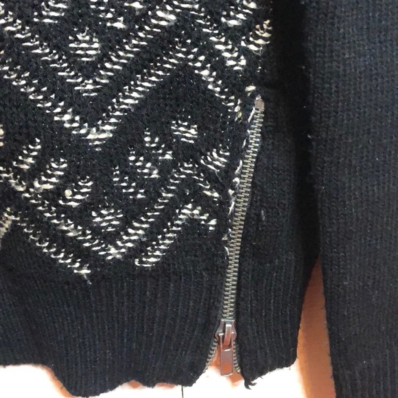 ARDENE BLACK & WHITE SWEATER WITH ZIPPERS - Picture 3 of 4